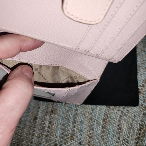 NWOT MICHAEL KORS JET SET TRAVEL BLOSSOM 35T9RT  BI-FOLD PLUS DUST BAG - Picture 6 of 13